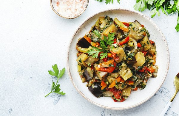 Les grenouilles arboricoles ont-elles une technique de saut particulière pour éviter les prédateurs ?